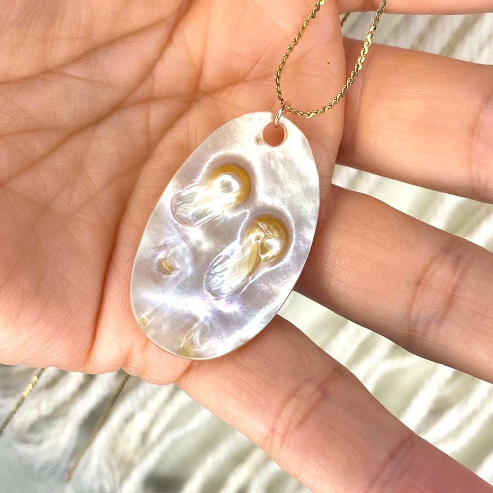 Stunning Blister Pearl Pendant Necklace